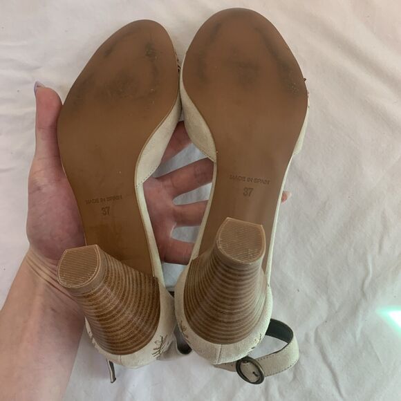 🌻Floral Embroidered Women’s Heels - Picture 5 of 7